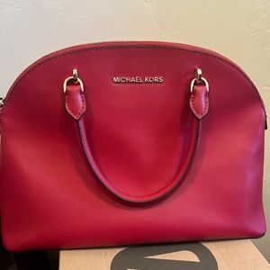 Michael Kors Purse.. Used it a couple of times… Good Condition